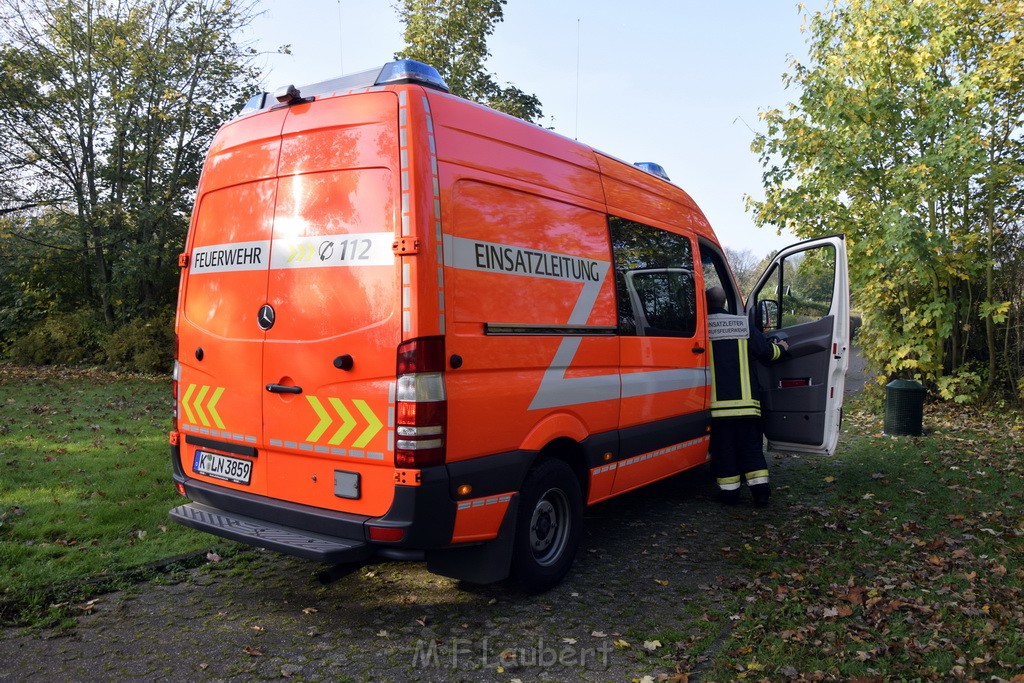 Feuer 1 brannten 3 Lauben Koeln Fuehlingen Kriegerhofstr P140.JPG - Miklos Laubert